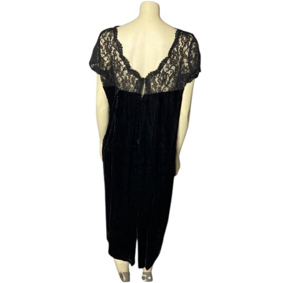 1960s Black Velvet Cocktail Dress with Lace Illusion Neckline – Unbranded large - Picture 4 of 13